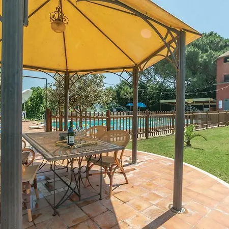 Two-bedroom In C. Del Lago Appartement